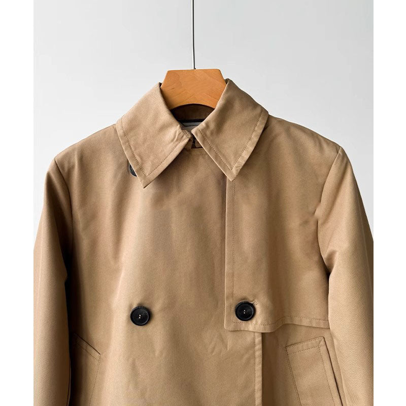 Dam modern och Modifiable trenchcoat