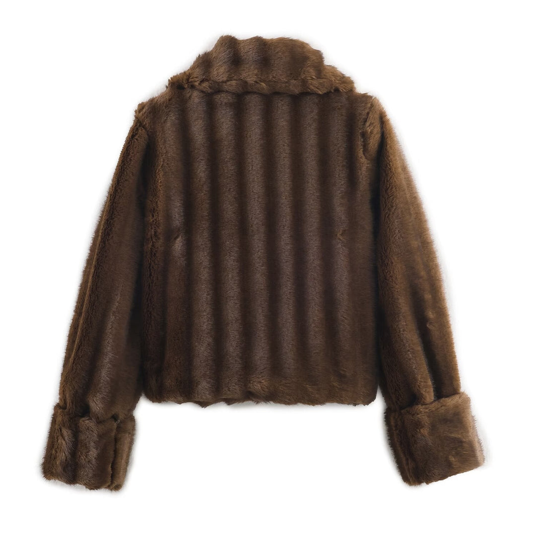 Dam kort jacka gjord faux fur med a stor shawl krage och turn-up ärmar