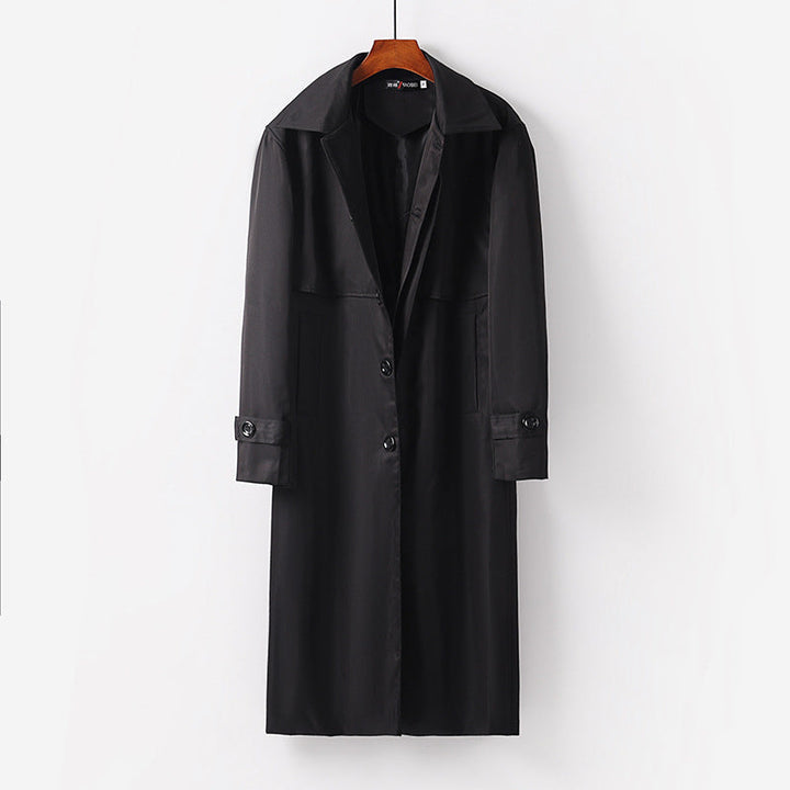 Dam lätt trenchcoat med dold knappslå och shoulder cape