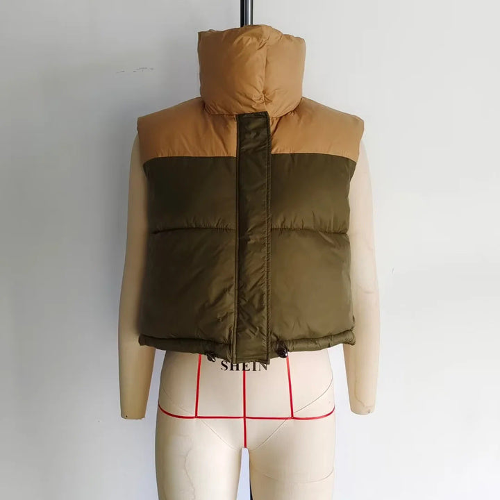 Dam sleeveless quiltad kort väst med high ståkrage, vadderad insulation, och adjustable drawstring fåll