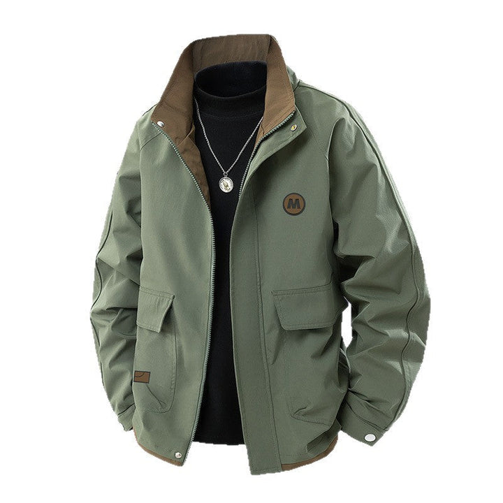 Herr kort skärning softshell funktionsjacka med ståkrage och fickor med lock