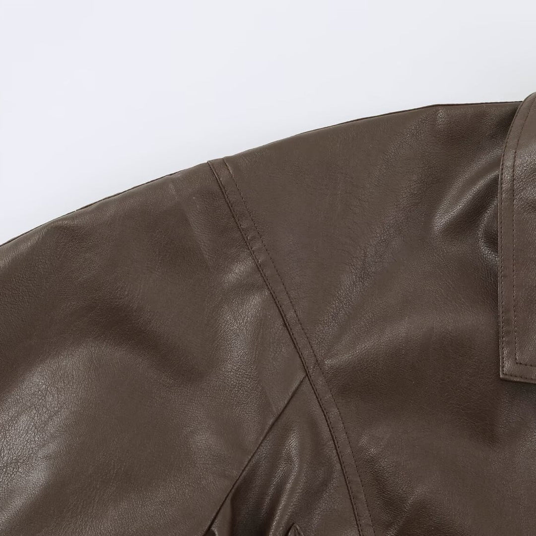Dam Kort Jacka i Läder Look med Knytbälte och Asymmetrical Knapplist