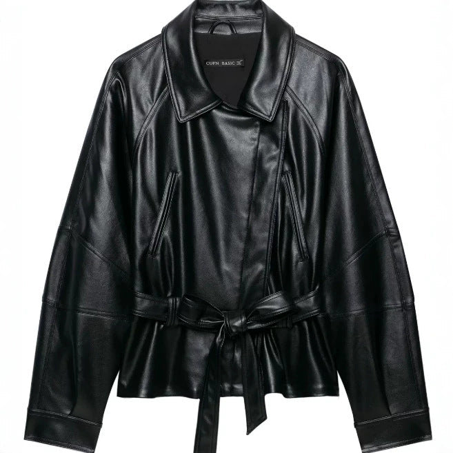 Dam Kort Jacka Tillverkad av Vegansk Läder med A Belted Waist och Drop Shoulders