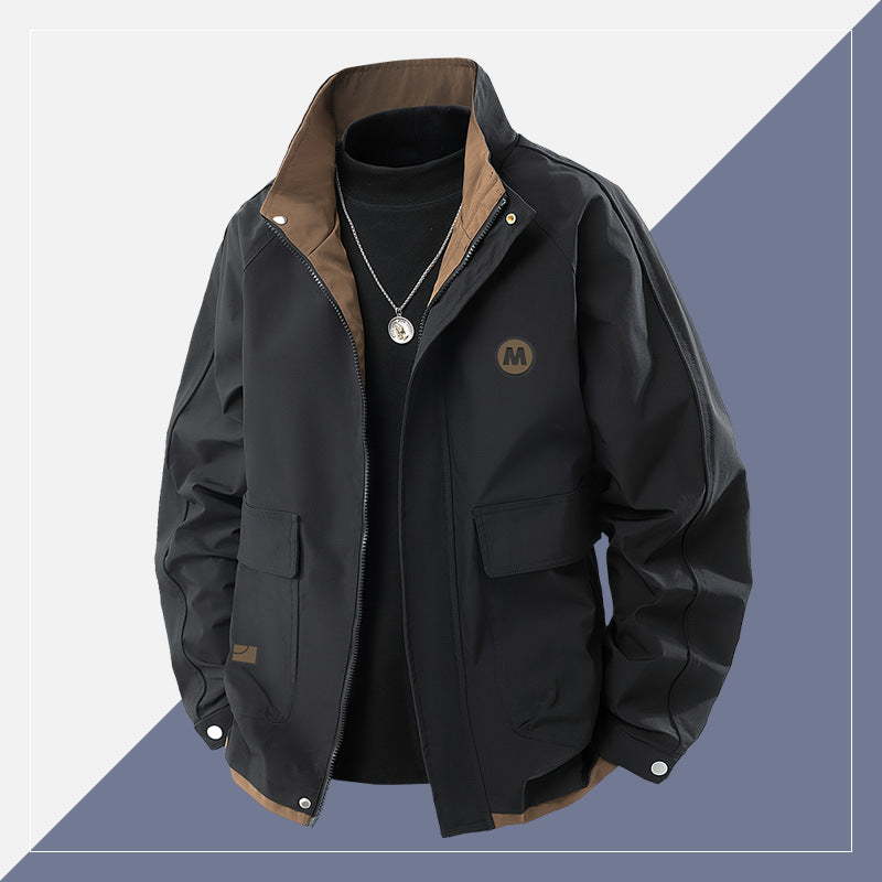 Herr kort skärning softshell funktionsjacka med ståkrage och fickor med lock