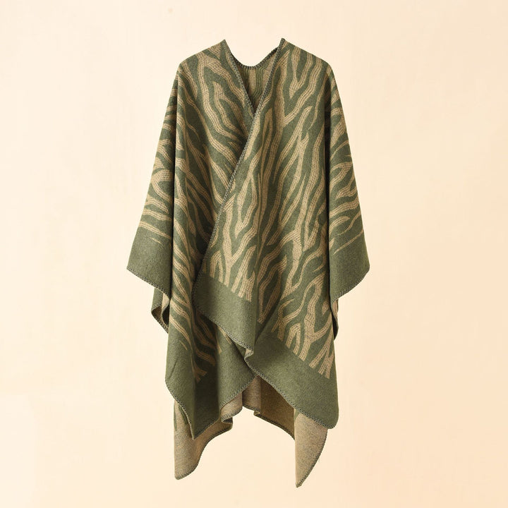 Dam Zebra Jacquard poncho Cape i oversized kimono passform tillverkad av mjuk fine stickad