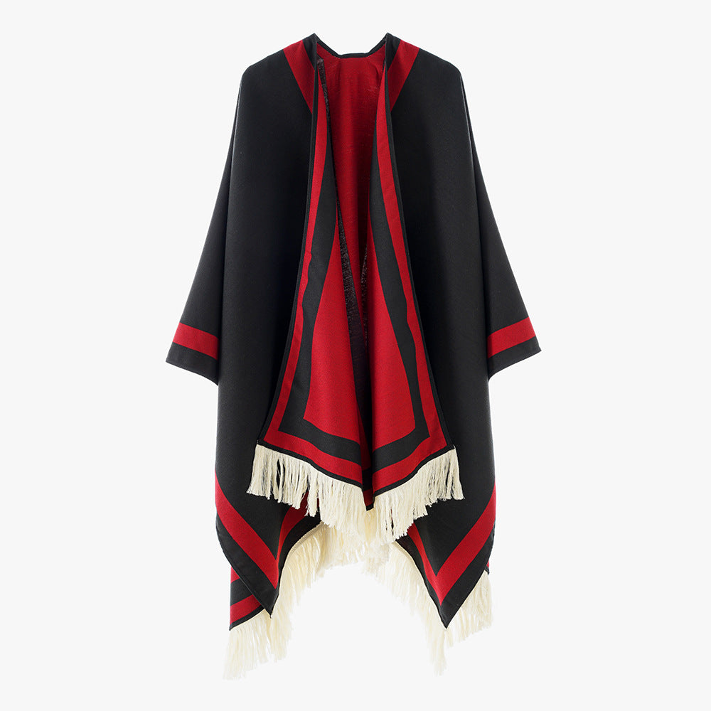 Dam quiltad oversized capeponcho i kimono skärning med kontrast kant och fransfåll