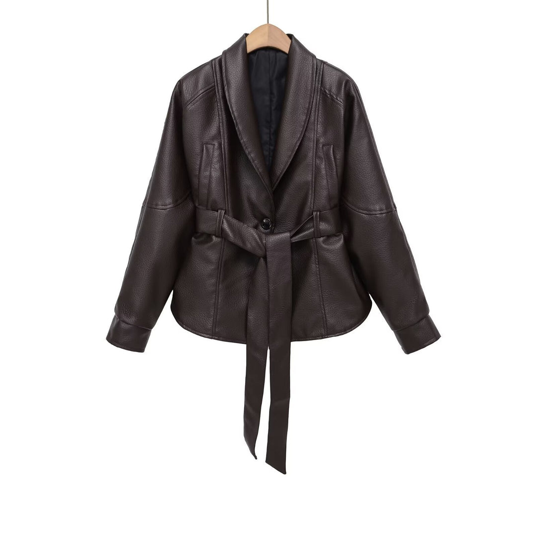 Dam kort jacka gjord vegan läderlook med midjebälte och shawl krage