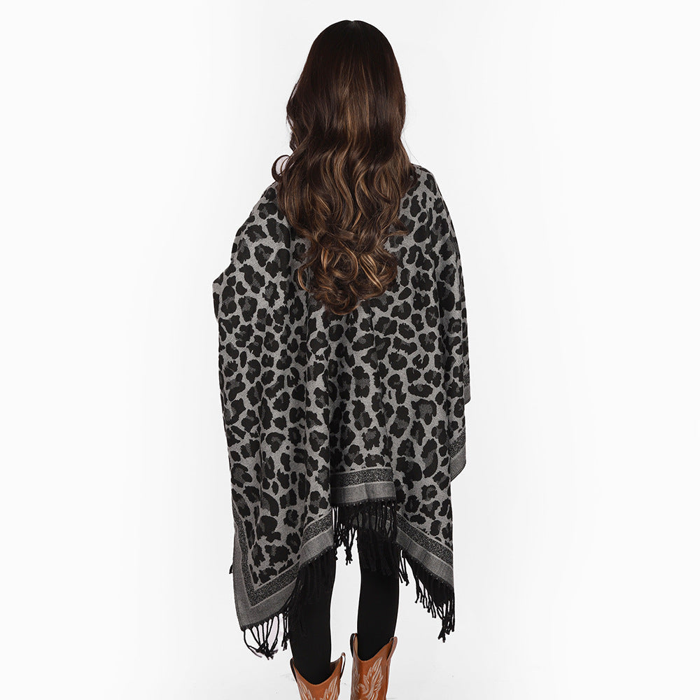 Dam Oversize Cape med Jacquard Leopard mönster, Open Fall och Fringes