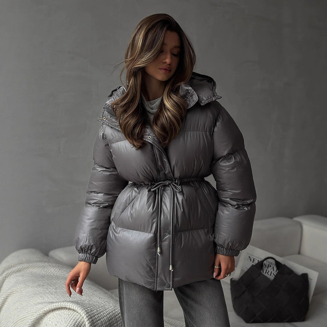 Dam längre vadderad parka med huva, dragsko midja och oversize silhuett