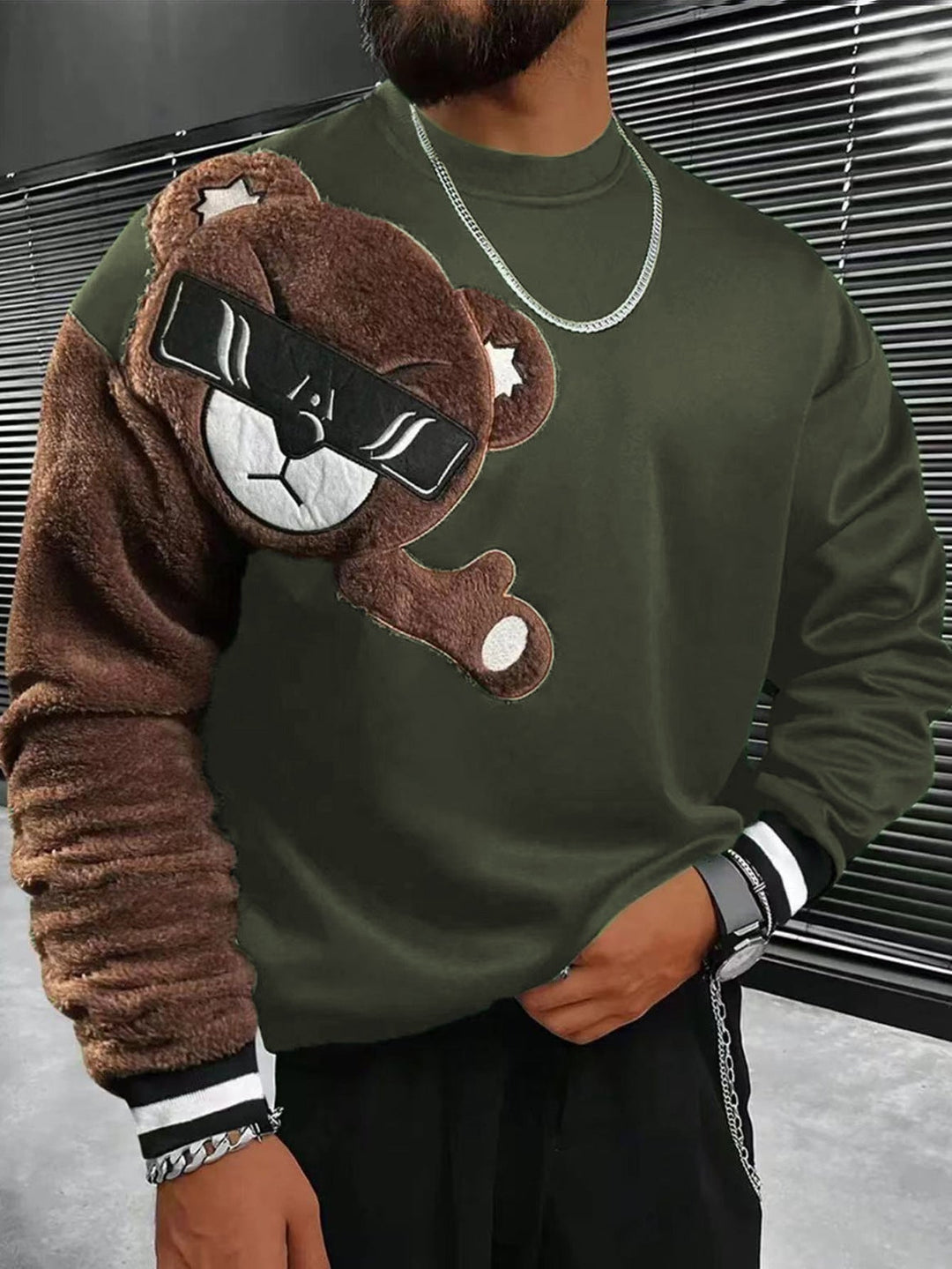 Herr College-Tröja med Plush Bear Appliqué