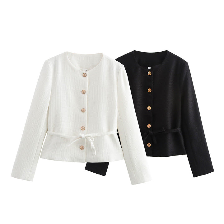 Dam structured kort jacka med round neckline, wooden knäppning, och figursydd tie bälte