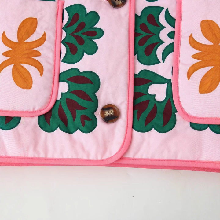 Dam 10+ Quiltad Jacka med Folkloric Blommig Tryck och Patch Fickor