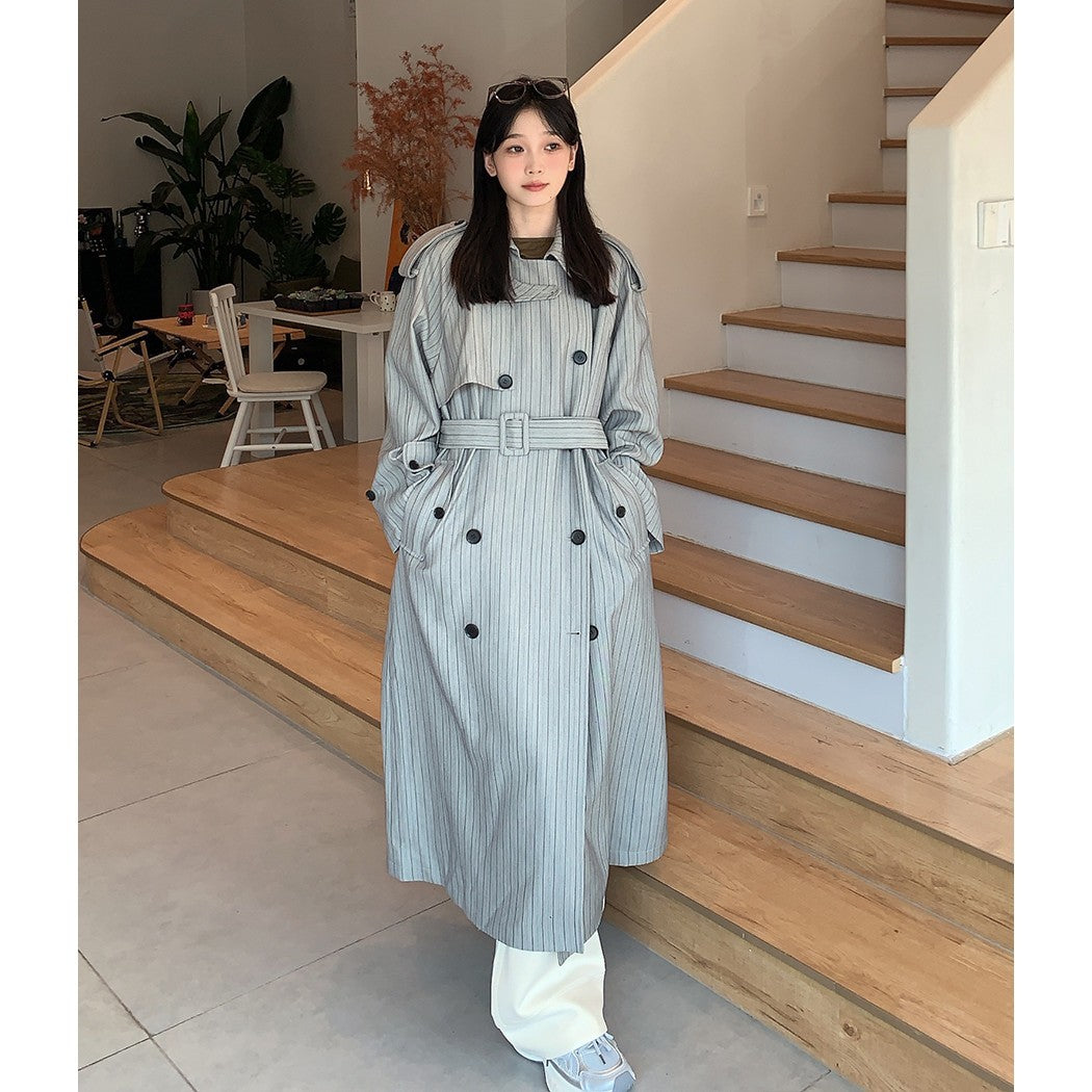 Dam lång Pinstripe trenchcoat med knytband Shoulder Straps och Flared fåll