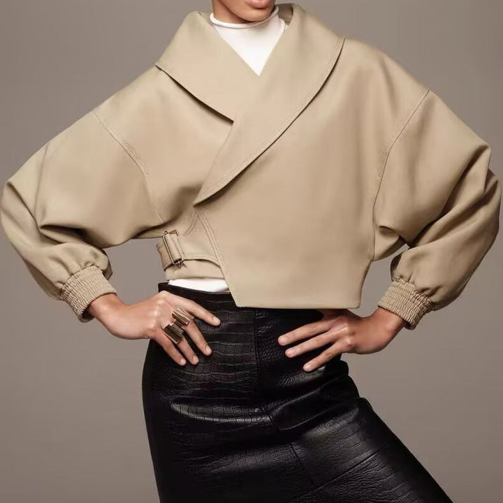 Dam Kort Oversize Jacka med Wide Shawl Krage, Balloon Ärmar, och Waist Strap