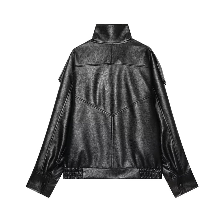 Dam kort jacka in asymmetrical biker-trench stil gjord vegan läderlook med hög ståkrage