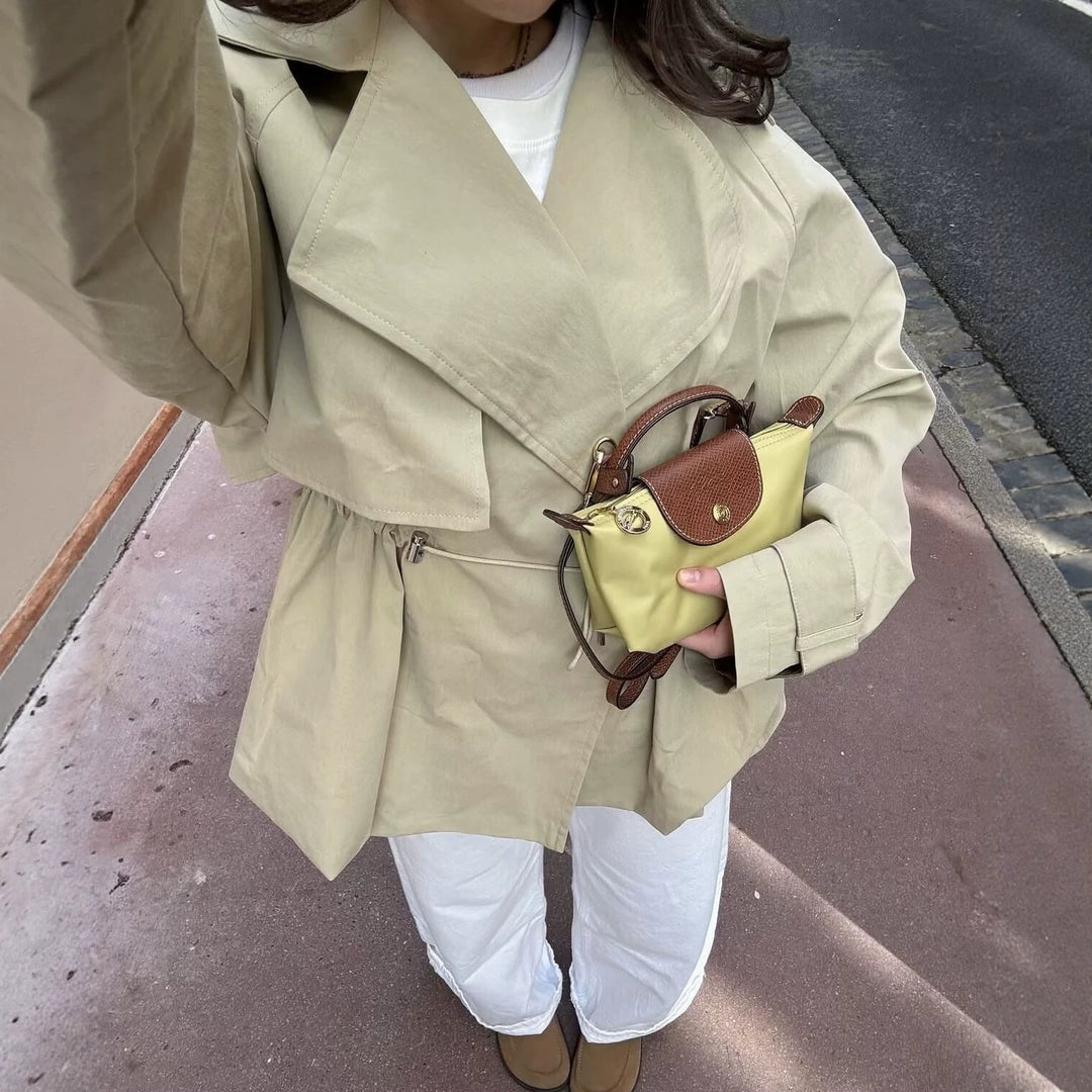 Dam Kort Övergångsjacka med Drawstring Waist, Wide Lapel och Checked Foder