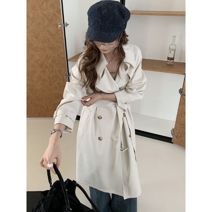 Dam Boxy Midi Length trenchcoat med mjuk Draping och justerbar muddar