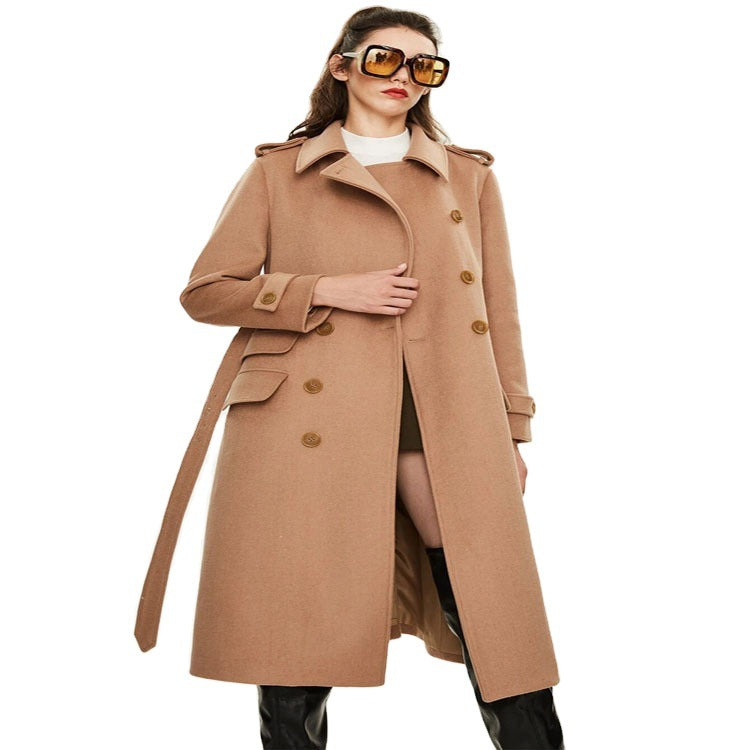 Dam figurnära A-line trenchcoat gjord ull-cashmere blend med midjebälte och flap