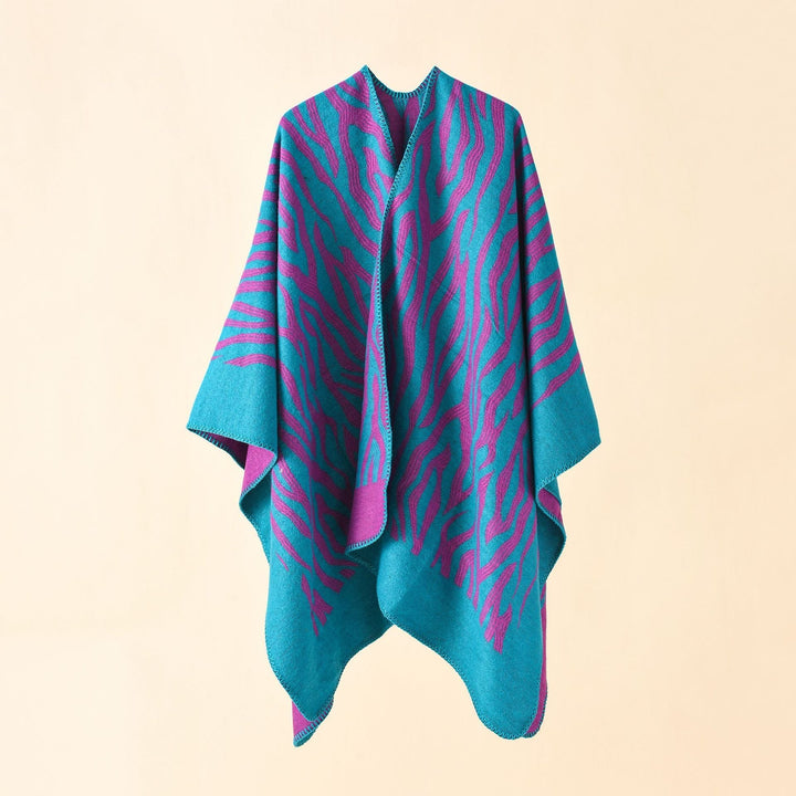 Dam Zebra Jacquard poncho Cape i oversized kimono passform tillverkad av mjuk fine stickad