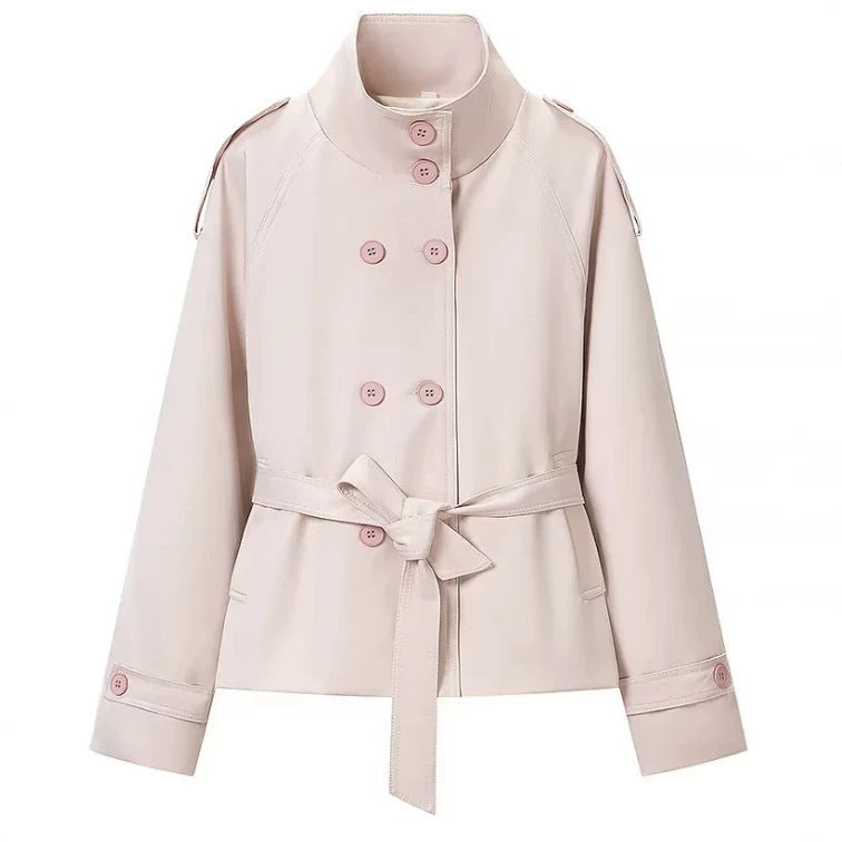 Dam kort trenchcoat in boxig skärning med Stand krage, Epaulettes och midjebälte