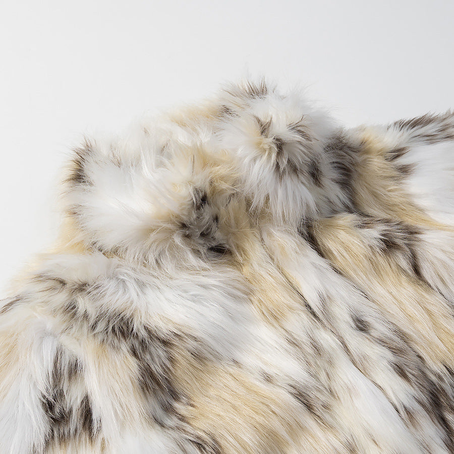 Dam kort faux fur jacka in patchwork look med hög ståkrage