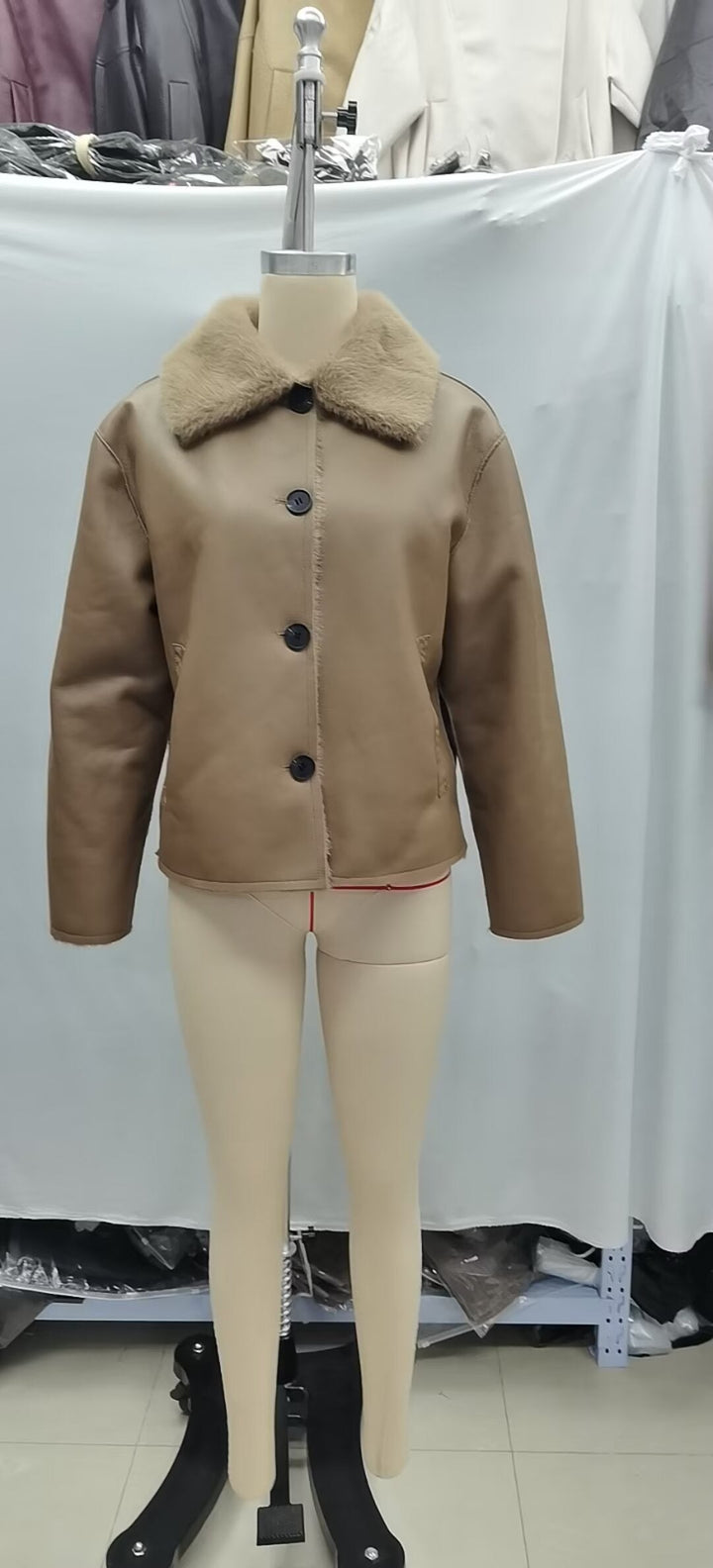 Dam Kort Reversible Sheepskin Jacka med Full Lapel Krage och Varm Teddy Foder