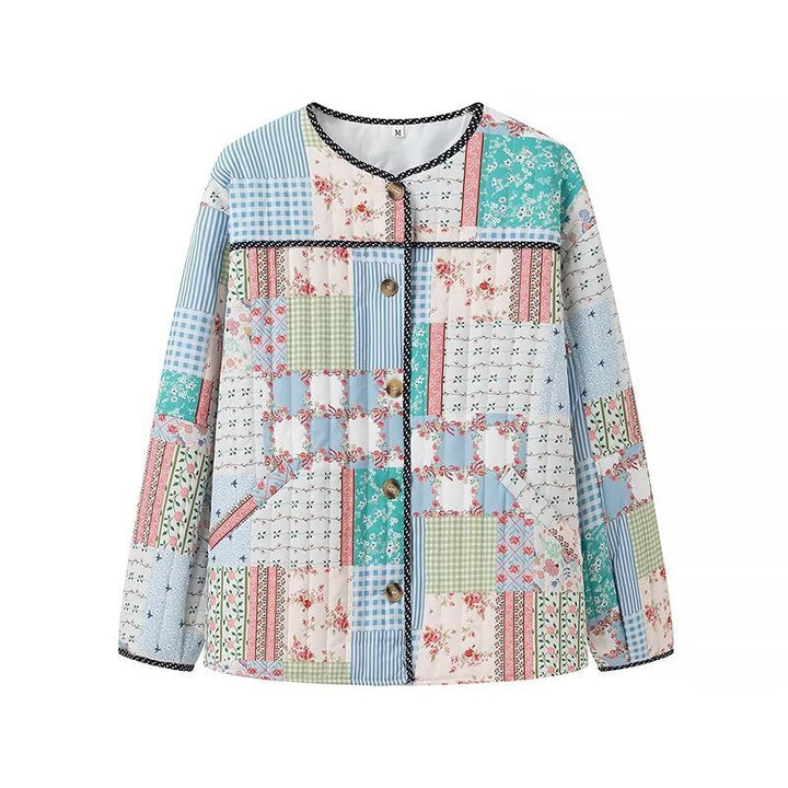 Dam kviltad patchwork jacka med round neckline, dekorativ trim och fram knappar