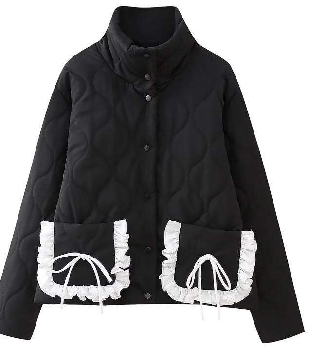 Dam Quiltad Jacka med Ståkrage och Contrasting Ruffled Fickor