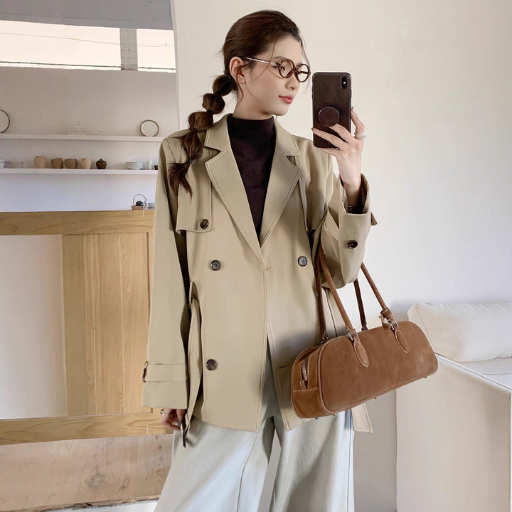 Dam kort trenchcoat in oversize skärning med double row och knytband