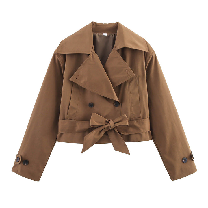 Dam kort waist trenchcoat med double-breasted knäppning, bred sjalkrage, och figure-flattering tie bälte