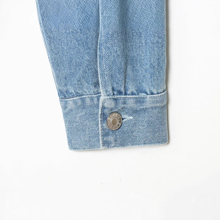 Dam Kort Denimjacka med Asymmetrisk Nederkant och Lock Fickor