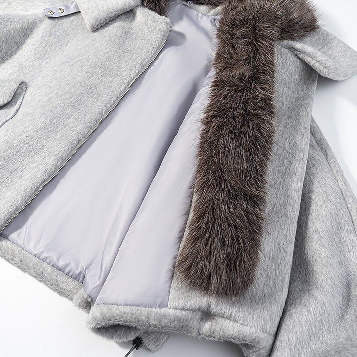 Dam kort jacka med voluminous faux fur krage och oversize skärning