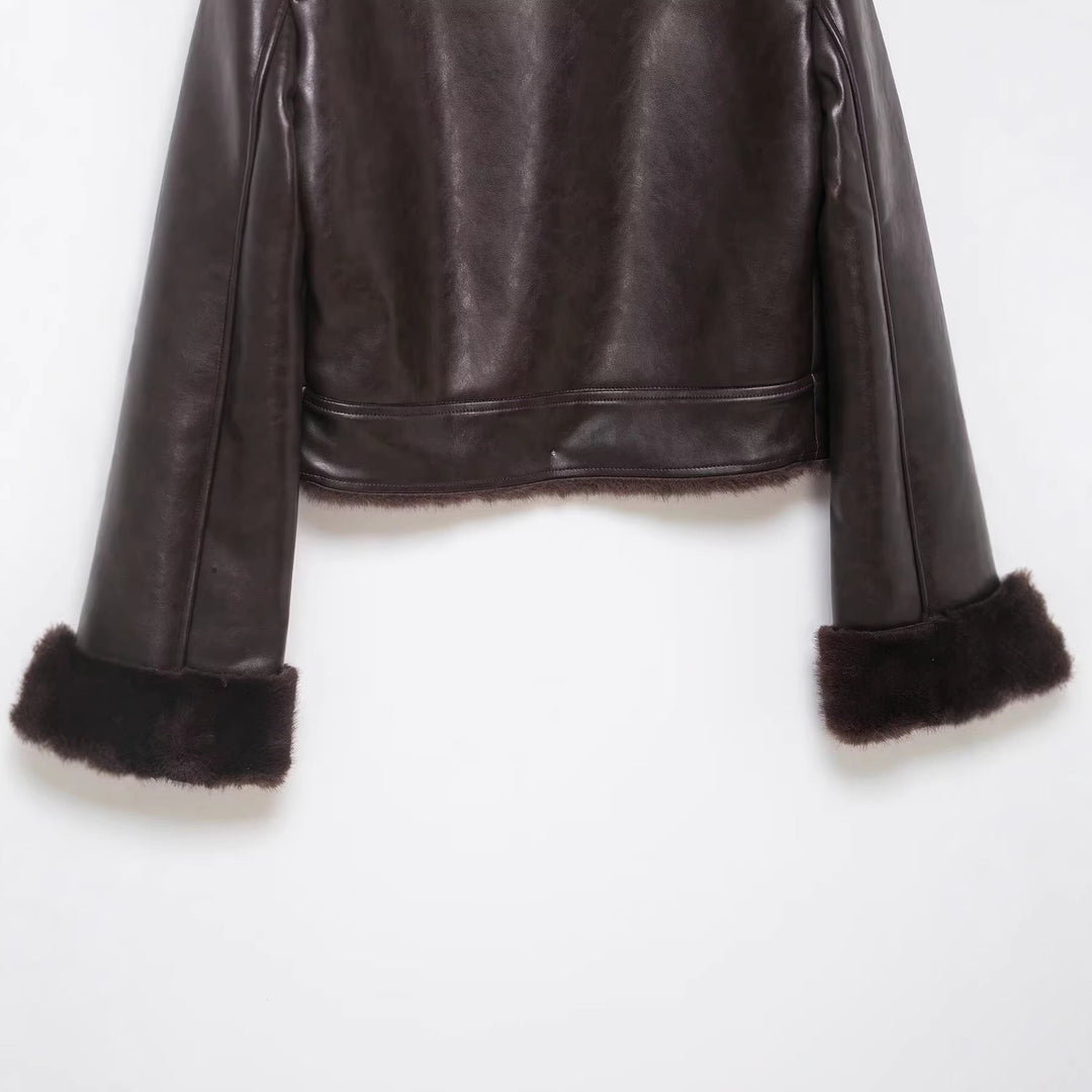 Dam Kort Sheepskin Jacka i Vintage Look med Hög Stå Krage och Patch Fickor