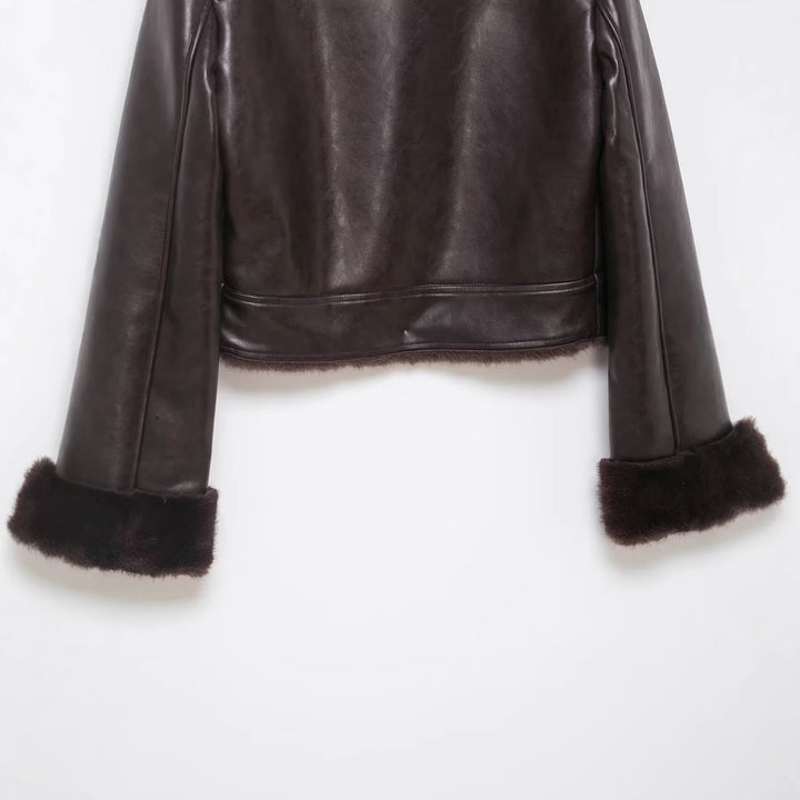 Dam Kort Sheepskin Jacka i Vintage Look med Hög Stå Krage och Patch Fickor