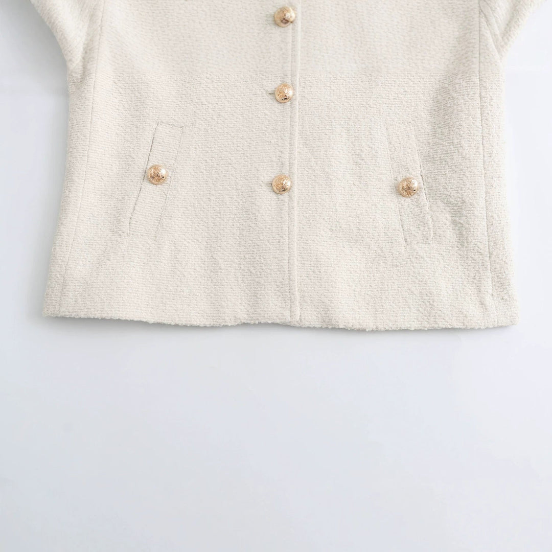 Dam elegant bouclé cropped jacka med round neckline, gold button detaljer, och patch waist fickor
