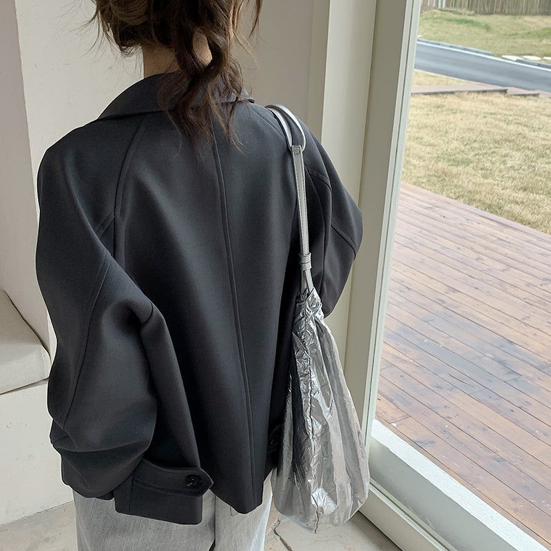 Dam oversize kort jacka med Dropped Shoulders och stor knappslå