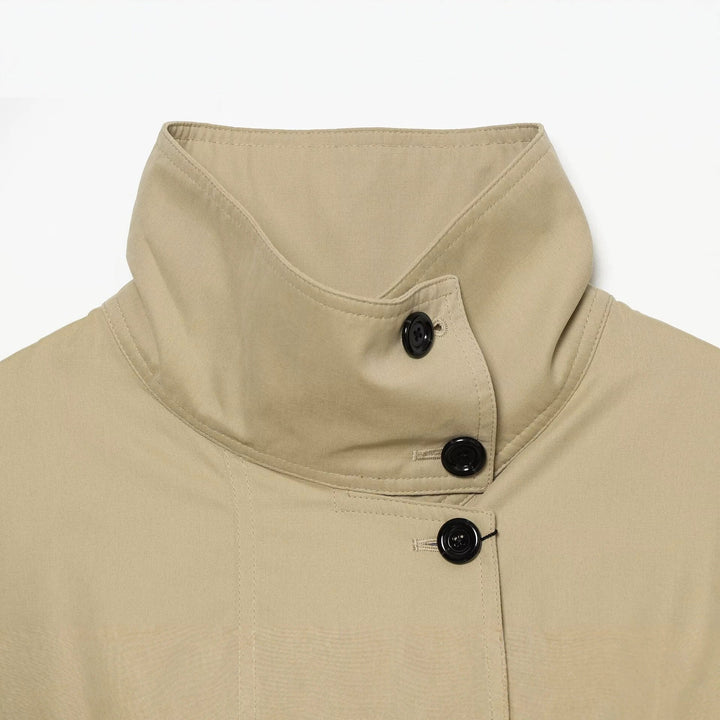 Dam Wide Kort Cape Jacka med Hög Stå Krage och Knapp Knäppning