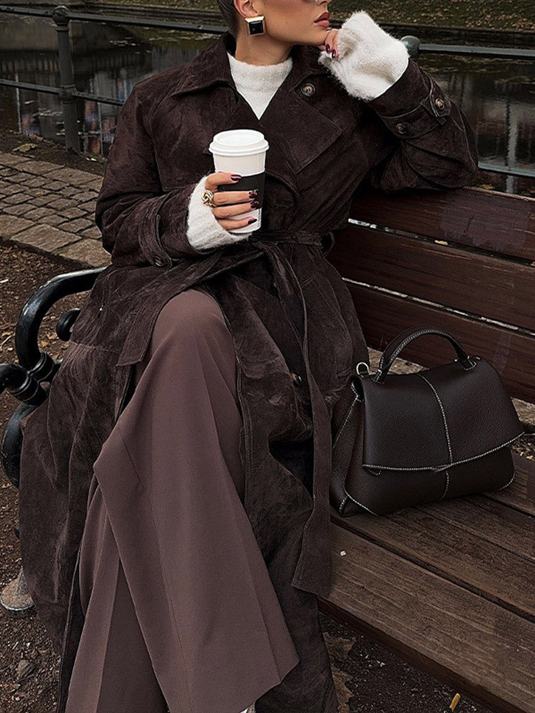 Dam lång Double-Breasted trenchcoat in mocka-Like med midjebälte
