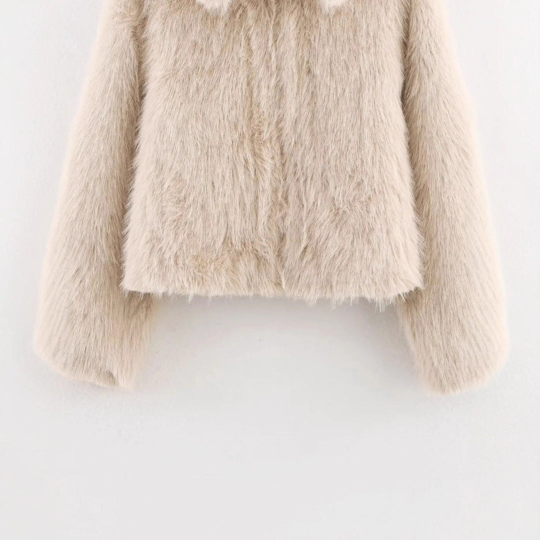 Dam cropped faux pälsjacka i en voluminous lapel krage