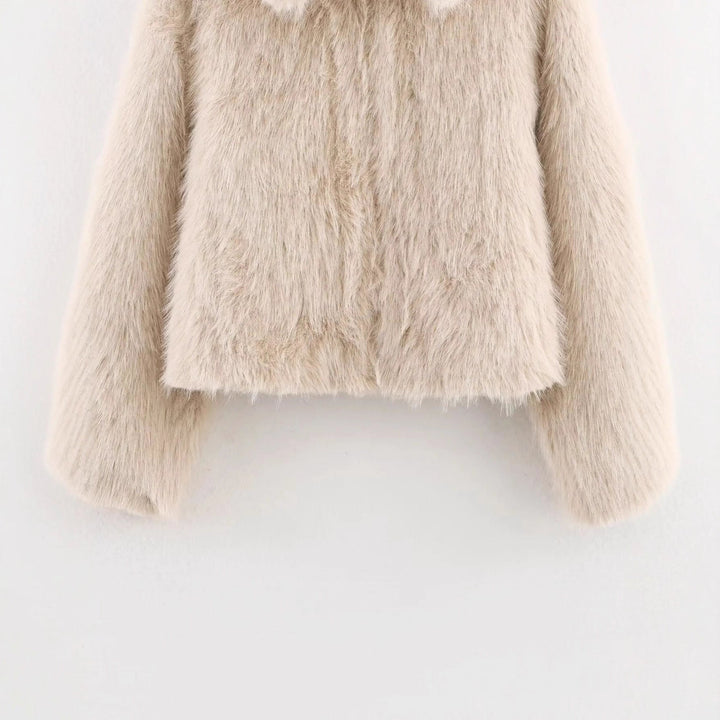 Dam cropped faux pälsjacka i en voluminous lapel krage