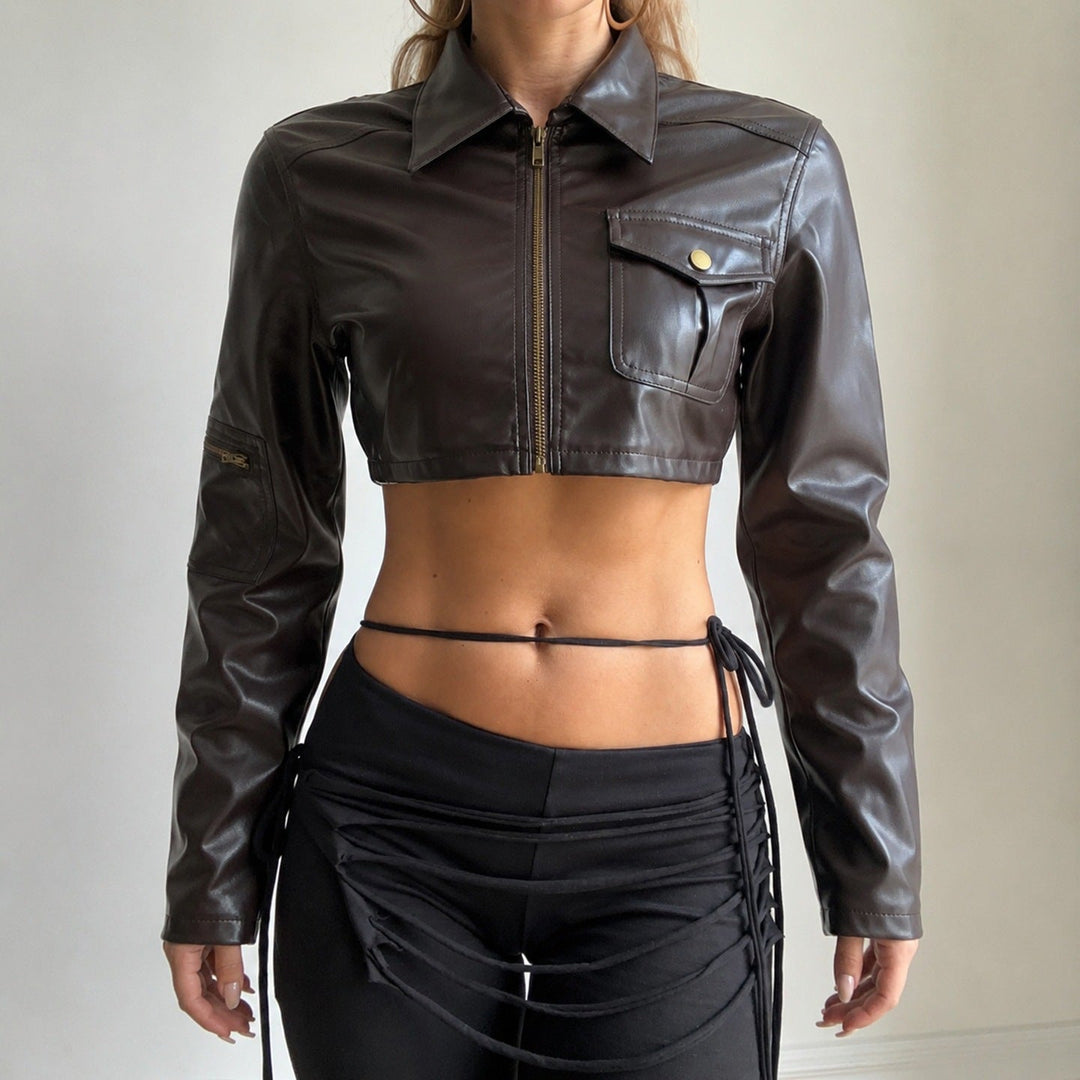 Dam cropped läderjacka i biker stil med skjortkrage och patch chest pocket