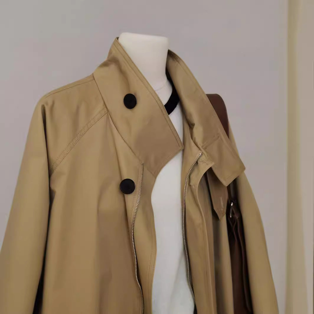 Dam trench-inspired kort jacka med oversize silhuett, stand krage, och dold dragkedja