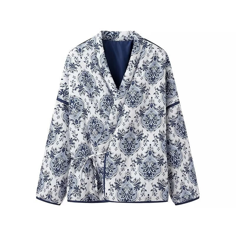 Dam kviltad Kimono jacka med Ornamental Jacquard look och kontrasterande Piping