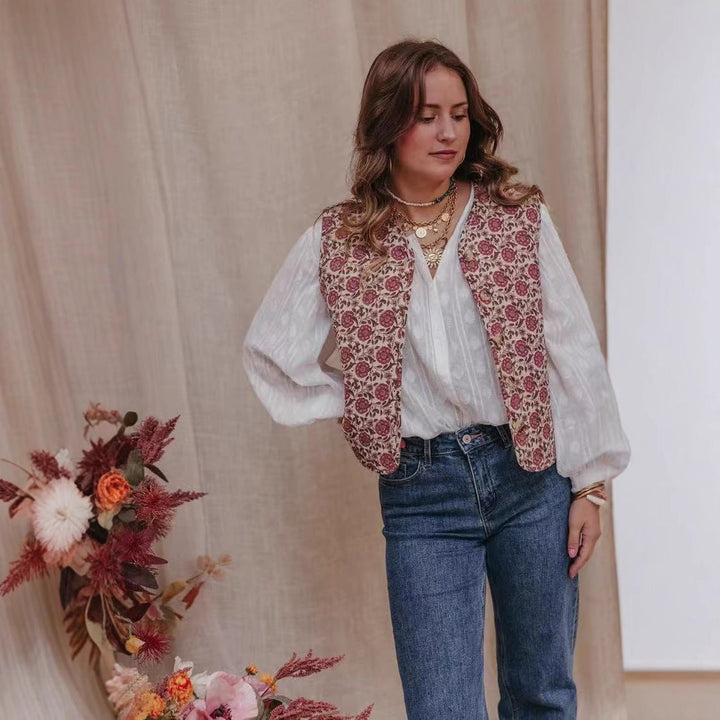 Dam vadderad kviltad väst med blommig Allover look och Tie Band
