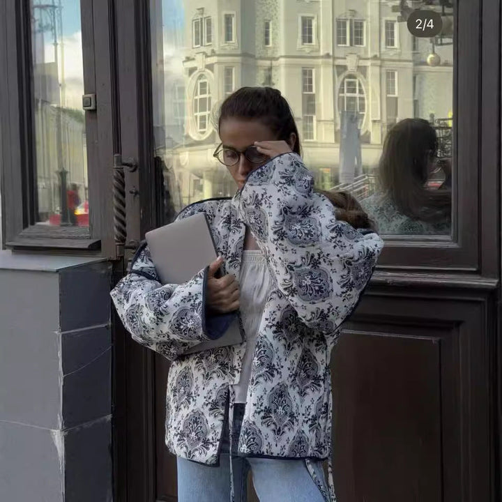 Dam vadderad kimono jacka med midjebälte och ornamental tryck