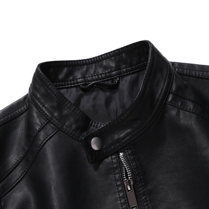 Herr Smal Passform Läder Look Blouson i Racer Minimal Stil med Snap Knapp Ståkrage