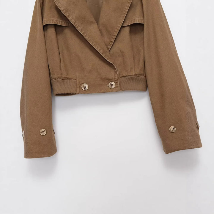 Dam Kort Trench Stil Jacka med Epaulettes, Tailored Ribbed Waistband och Dekorativ Knappar