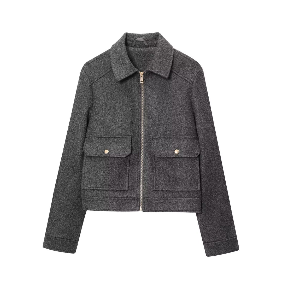Dam Kort Boxig Jacka i Suede Look med Stå Krage, Dragkedja och Patch Fickor