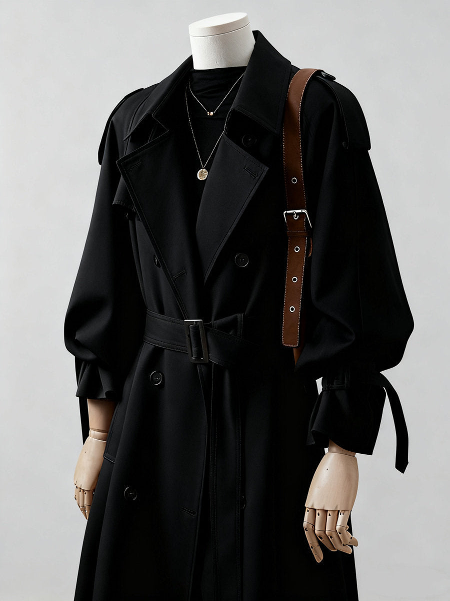 Dam lång double-breasted trenchcoat med shoulder flaps och midjebälte