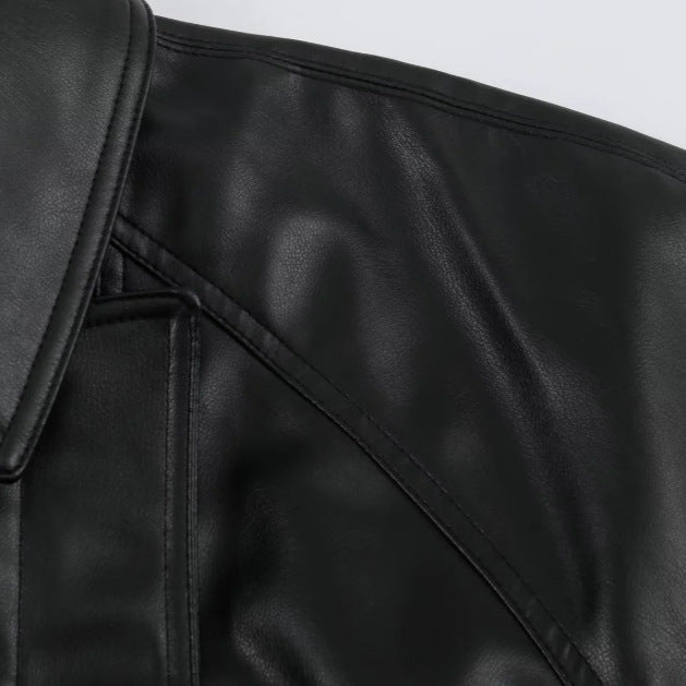 Dam Kort Jacka Tillverkad av Vegansk Läder med A Belted Waist och Drop Shoulders